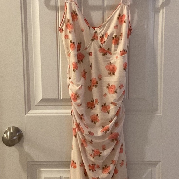 Yeanzuun Dresses & Skirts - NWT Yeanzuun Sleeveless Floral MIDI Bodycon dress | Small